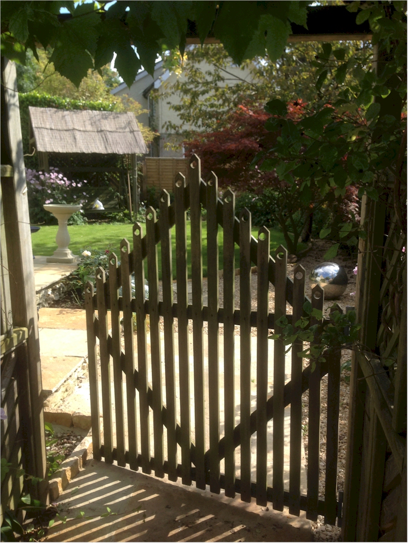 bespoke gate stroud fencing